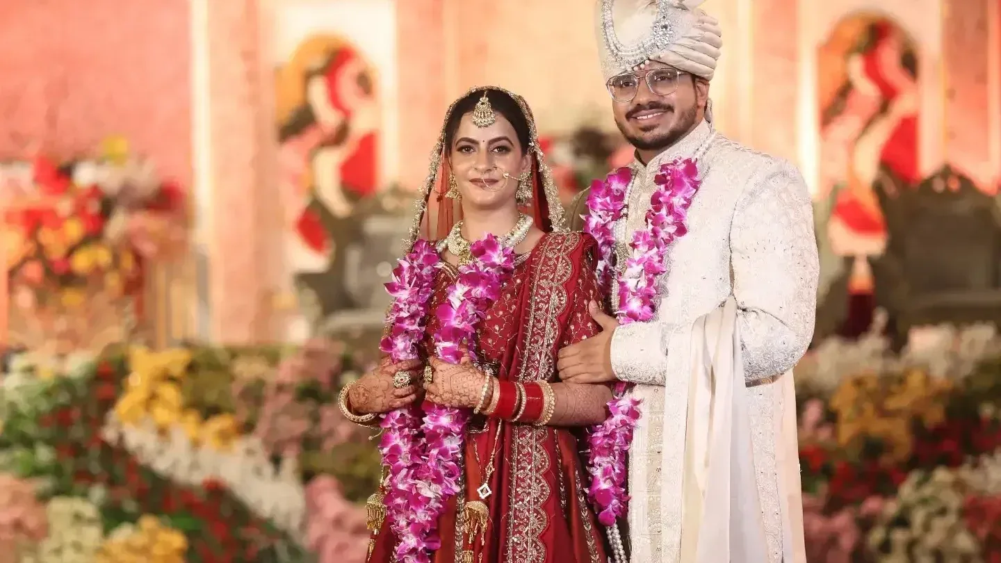 Wedding photographer in Faridabad - bride and groom portrait, photo by Mansi Studio