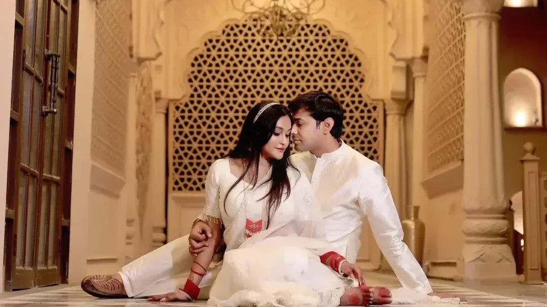 Pre wedding shoot locations in Faridabad - heritage style couple shoot, photo by Shubham Mehta Photography