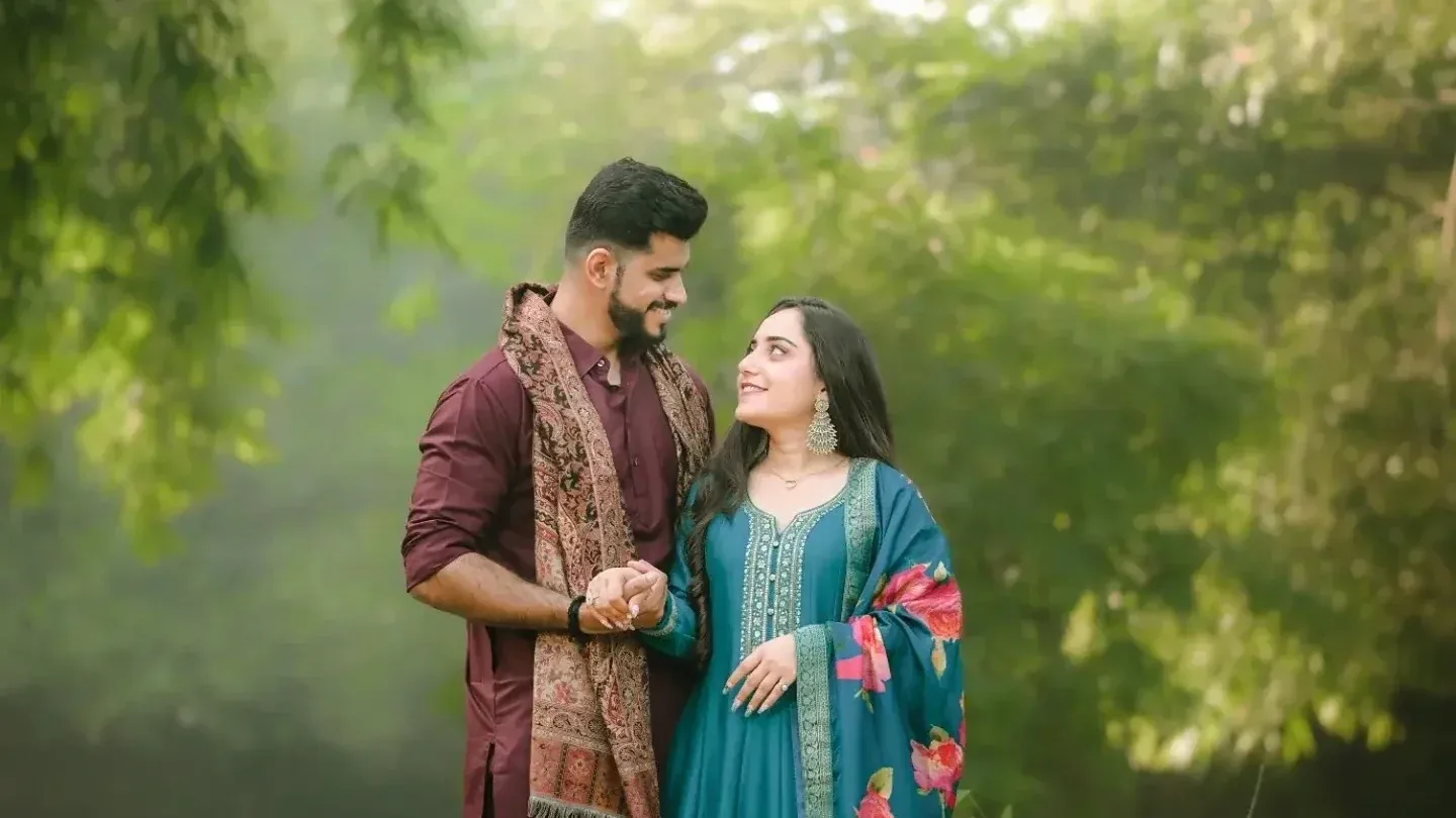 Pre wedding photographer in Faridabad - couple in nature, photo by Riddhi Photography