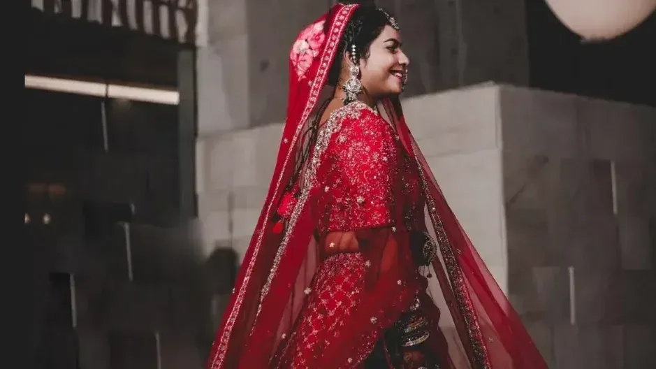 Best wedding photographers in Ghaziabad - bride in red lehenga