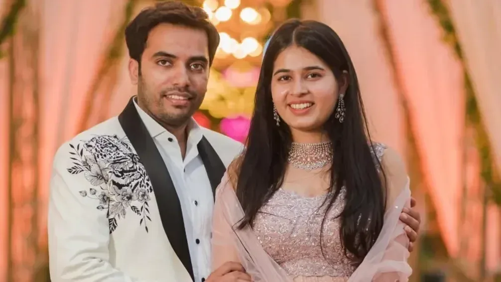 Pre wedding photographer in Ghaziabad - smiling couple portrait